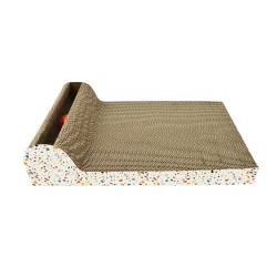 Griffoir en carton avec balle et herbe à chat 2