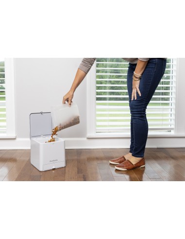 TEACH & TREAT REMOTE REWARD TRAINER